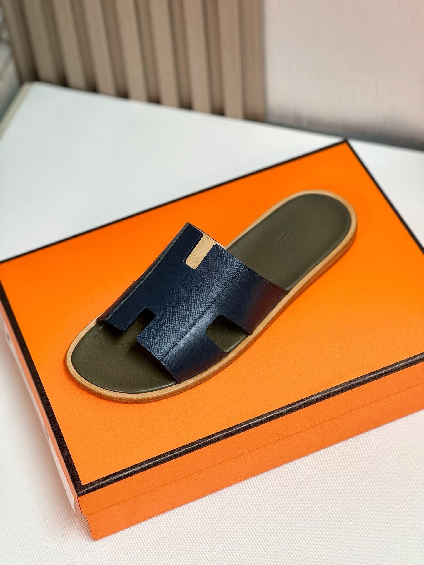 HERMES Izmir sandal crocodide black