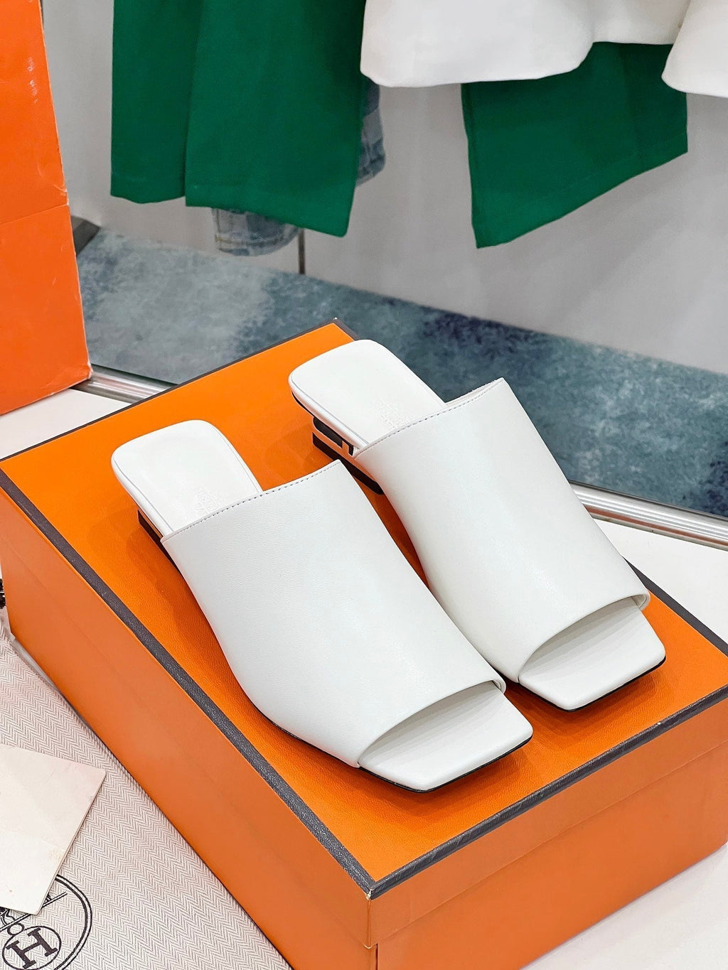HERMES IDOLE SANDAL IN WHITE CALFSKIN