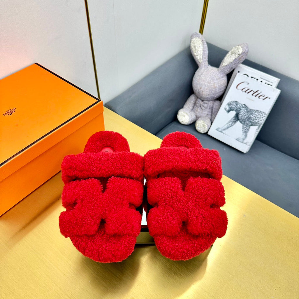 HERMES CHYPRE SANDAL IN CHERRY RED SHEARLING